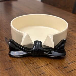 Vgt ceramic cigar/trinket dish. White shirt with blk bow tie design.
